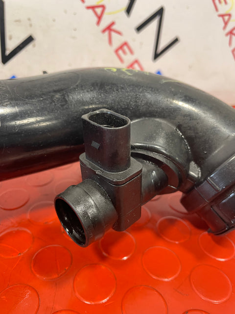 Volkswagen Crafter AIR INTAKE PIPE 2.0 DIESEL 2019 P/N 2N0129654D