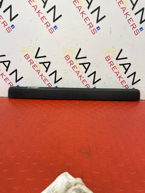 Volkswagen Crafter NUMBER PLATE LIGHT TRIM WITH LIGHTS P/N 7C0827329