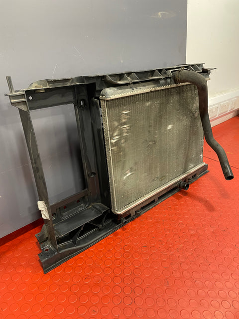 Citroen Berlingo/Peugeot Partner RADIATOR ASSEMBLY W/ FRAME (Minor Crack in the Frame) 1.6 2008-2016 P/N 9682720480