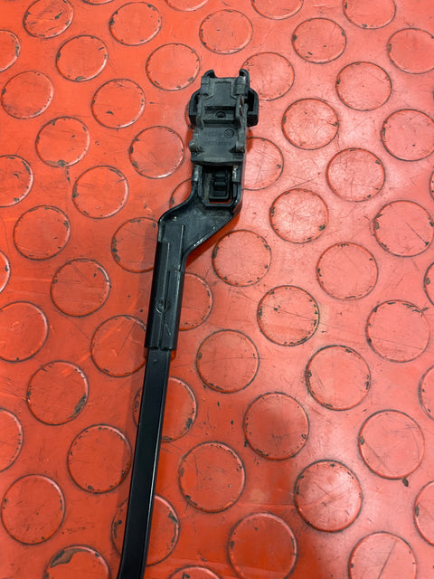 Volkswagen Crafter WIPER ARM Passenger's Side 2017-2023 P/N 7C2955409