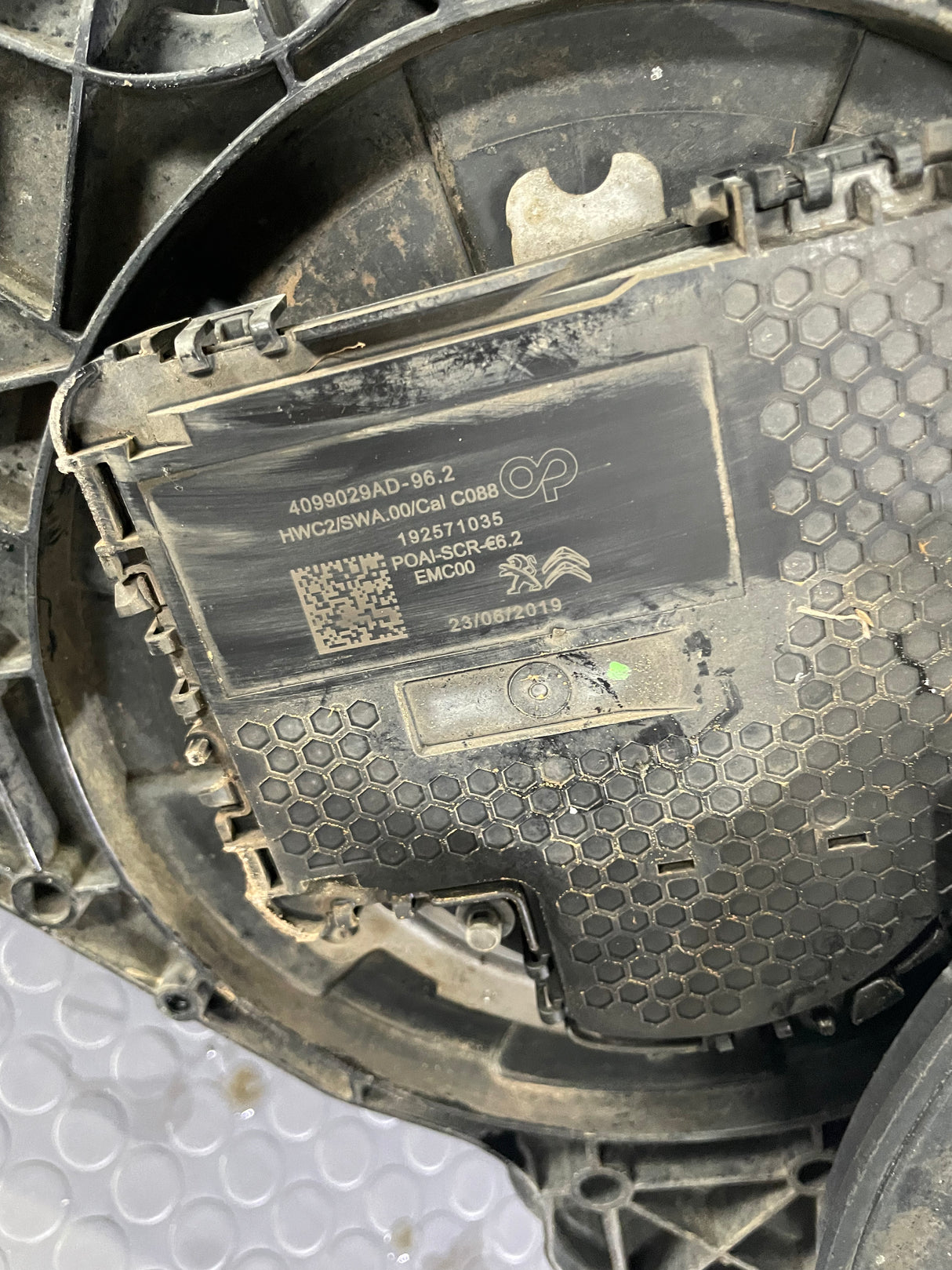 Citroen Dispatch/Peugeot Expert/Toyota Proace/Vauxhall Vivaro/Fiat Scudo ADBLUE TANK AND PUMP 2016-2024 P/N 9842316580 - 2
