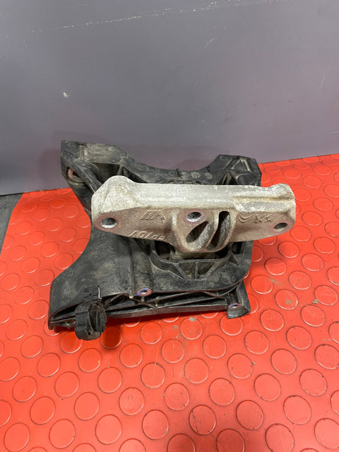 Citroen Berlingo/Peugeot Partner/Vauxhall Combo/Toyota Proace City ENGINE MOUNT O/S DRIVER'S SIDE 1.5 2019-2024 P/N 9820297580