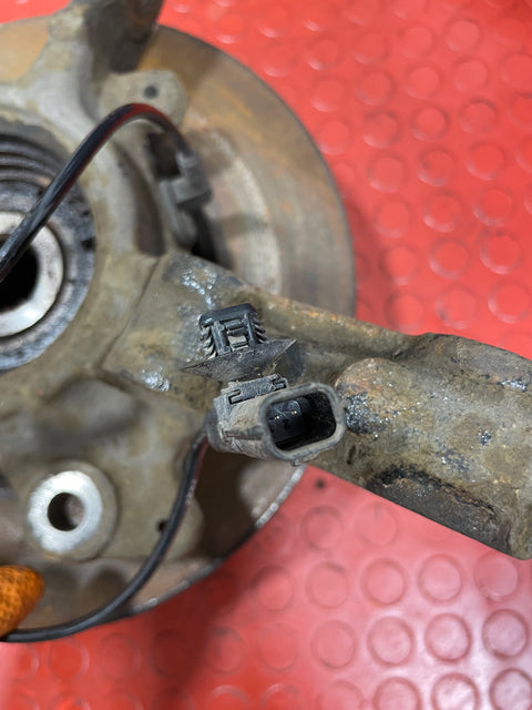 Renault Master/Vauxhall Movano/NV400 FRONT WHEEL HUB (Busted Ball Joint) Passenger's Side FWD 2010-2017 P/N 400150081R