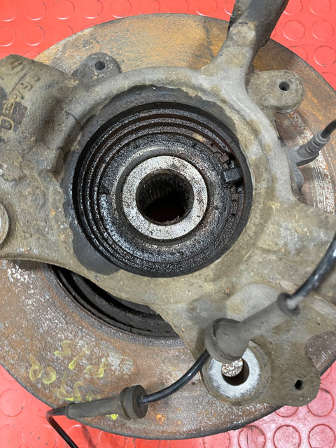 Renault Master/Vauxhall Movano/NV400 FRONT WHEEL HUB (Busted Ball Joint) Passenger's Side FWD 2010-2017 P/N 400150081R