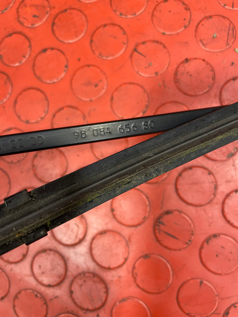 Peugeot Expert/Citroen Dispatch/Vauxhall Vivaro/Toyota Proace/Fiat Scudo WINDSCREEN WIPER ARM WORN BLADE Driver's Side 2016-2024 P/N 9808465680