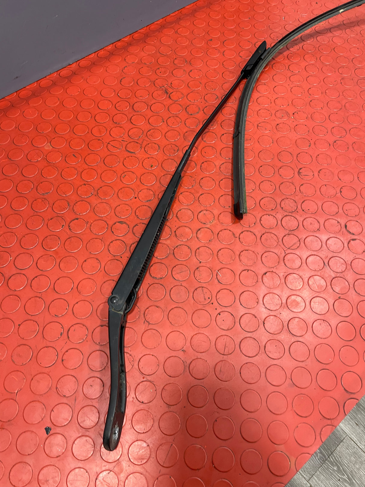 Peugeot Expert/Citroen Dispatch/Vauxhall Vivaro/Toyota Proace/Fiat Scudo WINDSCREEN WIPER ARM WORN BLADE Driver's Side 2016-2024 P/N 9808465680
