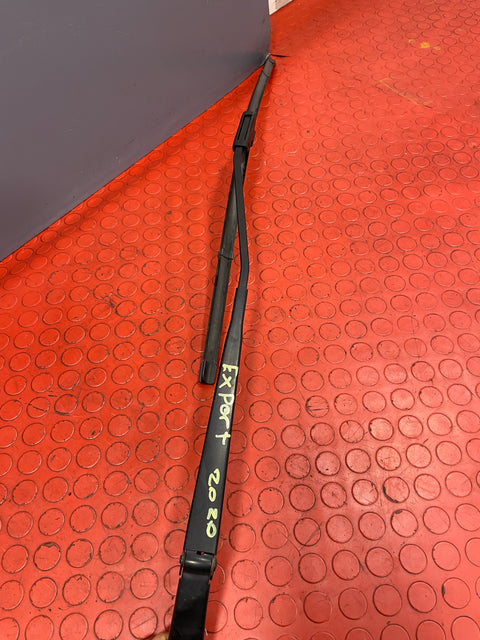 Peugeot Expert/Citroen Dispatch/Vauxhall Vivaro/Toyota Proace/Fiat Scudo WINDSCREEN WIPER ARM WORN BLADE Driver's Side 2016-2024 P/N 9808465680