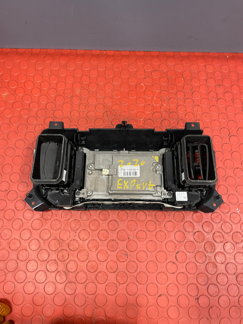 Citroen Dispatch/Peugeot Expert/Vauxhall Vivaro/Toyota Proace SAT NAV DISPLAY/SCREEEN HEAD UNIT 2016-2024 P/N 9831665880/98081732 ZD