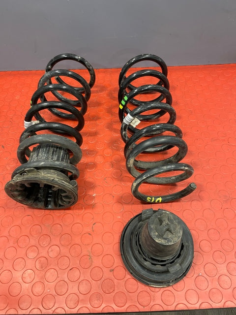 Citroen Berlingo/Peugeot Partner/vauxhall Combo/Toyota Proace City REAR COIL SPRING PAIR w/ RUBBER PLATE 2019-2024 P/N 9824534080