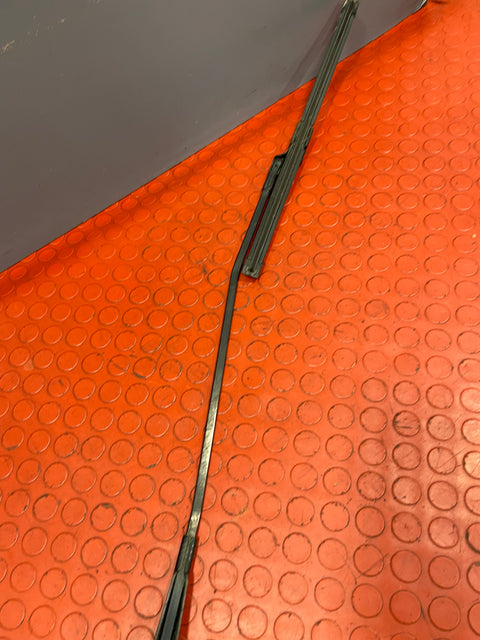 Citroen Berlingo/Peugeot Partner WINDSCREEN WIPER ARM w/ Blade 2008-2018 P/N 9682975280 - 2