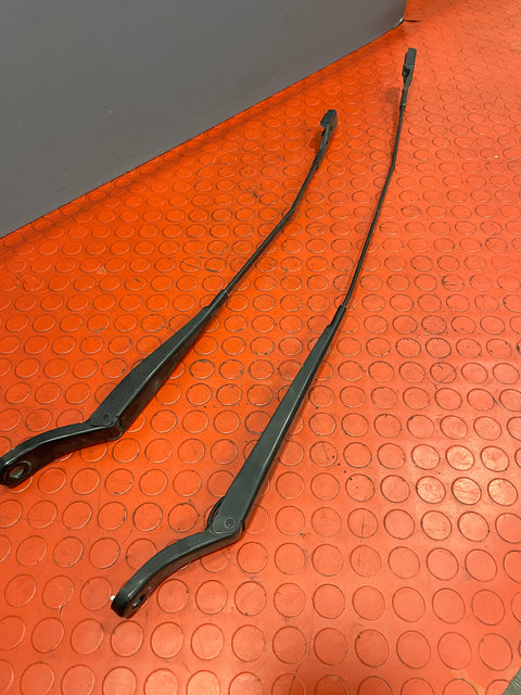 Citroen Berlingo/Peugeot Partner WINDSCREEN WIPERS (PAIR) No Blades 2008-2018 P/N 9682975280 - 1