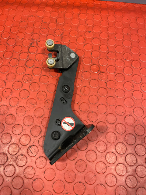 Peugeot Partner/Citroen Berlingo/Vauxhall Combo/Toyota Proace City SLIDING DOOR BOTTOM RUNNER Driver's Side O/S 2019-2024 P/N 98080758