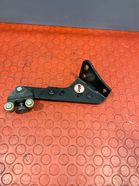 Peugeot Partner/Citroen Berlingo/Vauxhall Combo/Toyota Proace City SLIDING DOOR BOTTOM RUNNER Driver's Side O/S 2019-2024 P/N 98080758