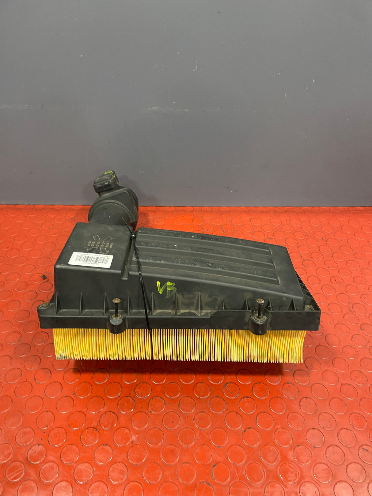 Volkswagen Passat B7 TOP AIRBOX COVER W/ MAF SENSOR AND AIR FILTER 2011 > On P/N 3C0129607BF