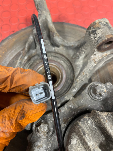 Citroen Berlingo/Peugeot Partner FRONT WHEEL HUB & BRAKE CALIPER Passenger's Side 2008-2018 P/N 9670613980 / 9813759680