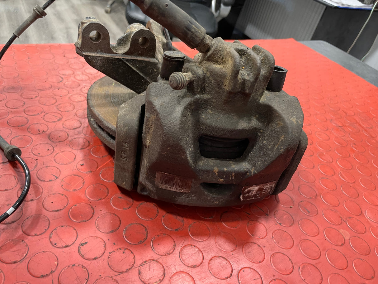 Citroen Berlingo/Peugeot Partner FRONT WHEEL HUB & BRAKE CALIPER Driver's Side 2008-2018 P/N 9670614080 / 9813759680