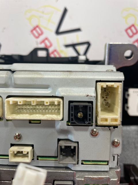 Toyota Hilux MULTI FUNCTION TOUCH SCREEN DISPLAY WITH SAT NAV AND SURROUND RADIO 2015-2022 P/N 55422KK050 / 86140-0k630