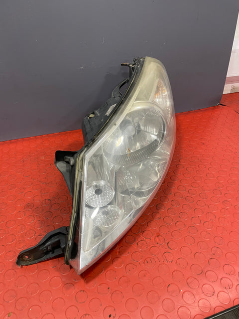 Citroen Dispatch/Peugeot Expert/Toyota Proace/Fiat Scudo HEADLIGHT Passenger's Side (1 Bulb Missing/Partly Yellowish Lens ) 2007-2016 P/N 89901163