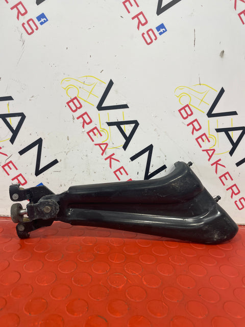Peugeot Partner/Citroen Berlingo PASSENGER SIDE SLIDING DOOR BOTTOM ROLLER 2019-2023P/N 9916965980