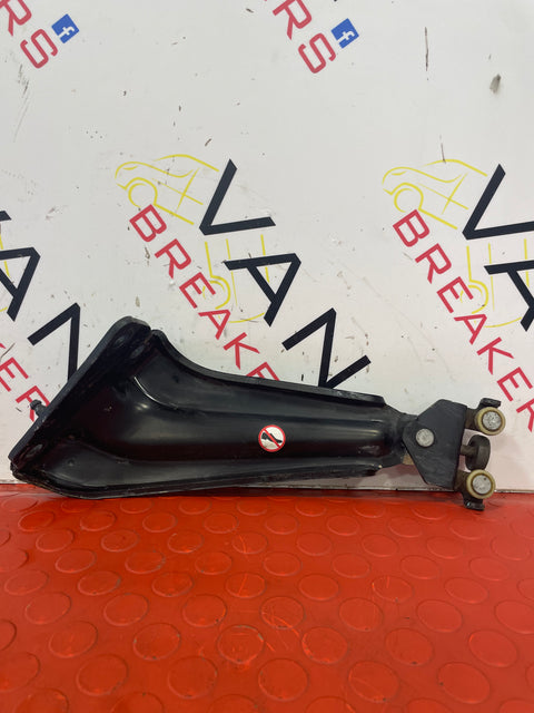 Peugeot Partner/Citroen Berlingo PASSENGER SIDE SLIDING DOOR BOTTOM ROLLER 2019-2023P/N 9916965980