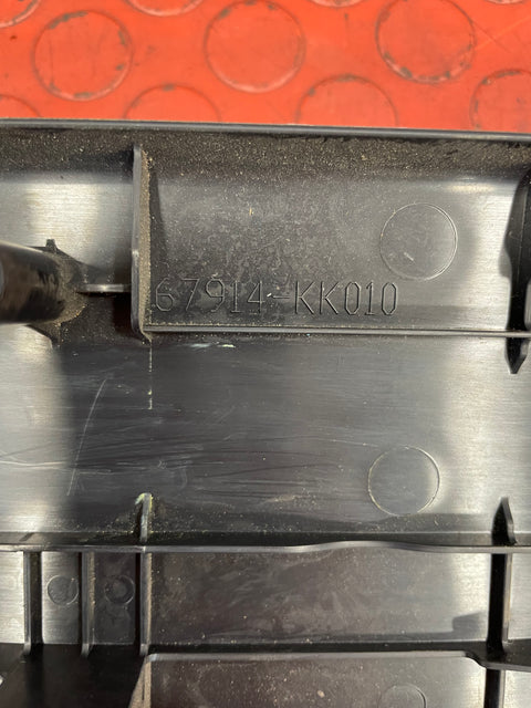 Toyota Hilux Invincible INNER CHROME THRESHOLD DOOR SILL TRIM Passenger's Side 2017 P/N 67914KK010