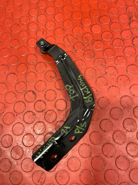 Toyota Proace/Citroen Dispatch/Peugeot Expert/Vauxhall Vivaro SIDE LOADING DOOR TOP ROLLER O/S DRIVERS SIDE 2017-2023 P/N 9823714580