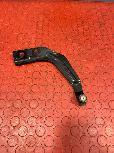 Toyota Proace/Citroen Dispatch/Peugeot Expert/Vauxhall Vivaro SIDE LOADING DOOR TOP ROLLER O/S DRIVERS SIDE 2017-2023 P/N 9823714580