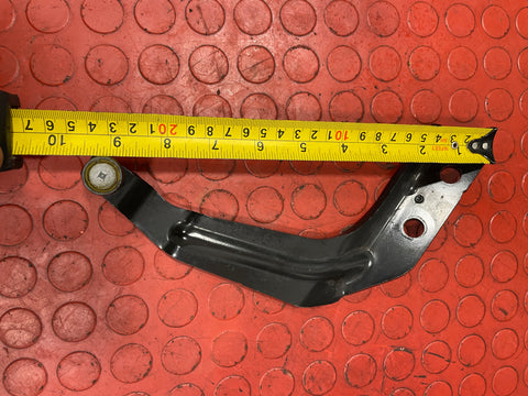 Toyota Proace/Citroen Dispatch/Peugeot Expert/Vauxhall Vivaro SIDE LOADING DOOR TOP ROLLER O/S DRIVERS SIDE 2017-2023 P/N 9823714580