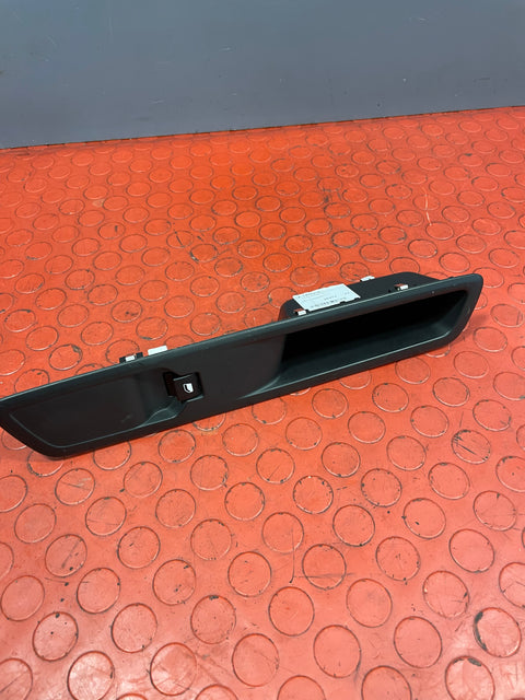 Vauxhall Vivaro/Citroen Dispatch/Peugeot Expert/Toyota Proace/Fiat Scudo PASSENGER'S SIDE WINDOW CONTROL SWITCH 2016-2024 P/N 98144409ZD