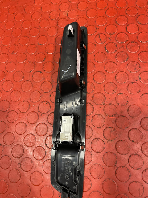 Vauxhall Vivaro/Citroen Dispatch/Peugeot Expert/Toyota Proace/Fiat Scudo PASSENGER'S SIDE WINDOW CONTROL SWITCH 2016-2024 P/N 98144409ZD