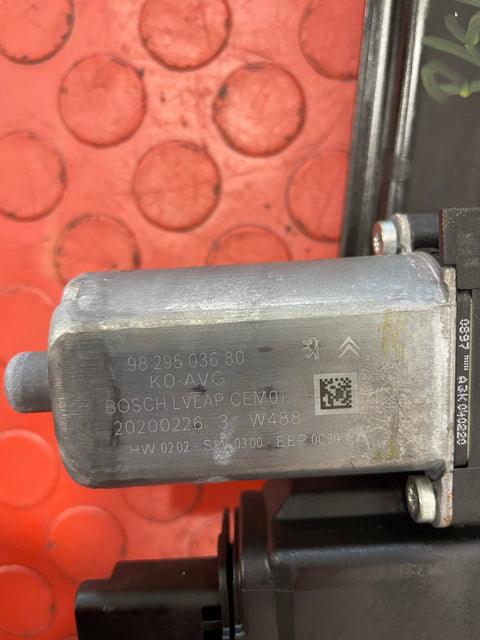 Vauxhall Vivaro/Citroen Dispatch/Peugeot Expert/Toyota Proace WINDOW REGULATOR FRONT PASSENGER'S SIDE (6 Pin) 2021 P/N 9829503680 - 1