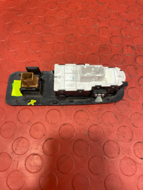 Citroen Berlingo/Peugeot Partner/Vauxhall Combo/Toyota Proace City WINDOW/MIRROR CONTROL SWITCH PANEL (1 Clip Damage) Driver's Side 2019-2024 P/N 98167922ZD