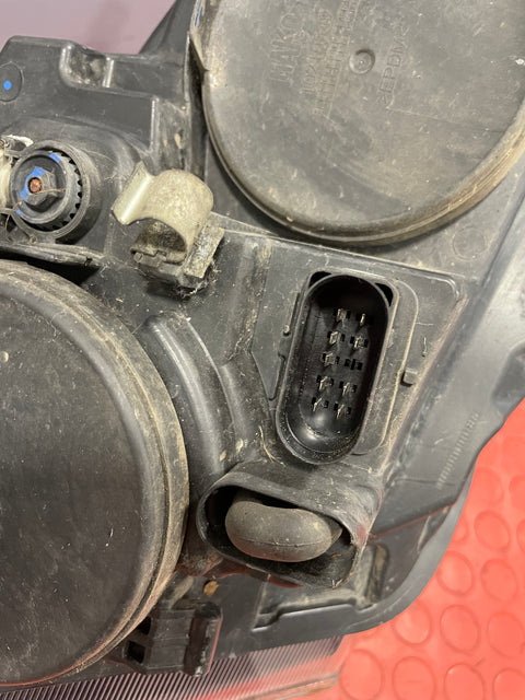 Ford Transit Custom HEADLIGHT ASSEMBLY Passenger's Side Black Interior 2013-2016 P/N BK2113W030AG / BK2113W030B