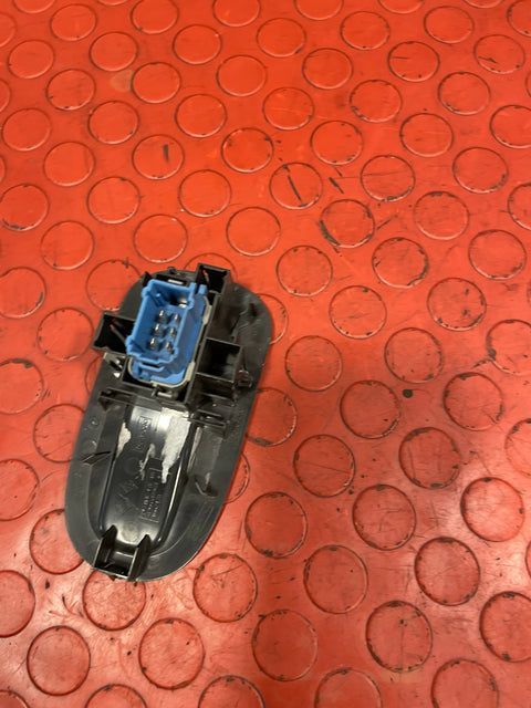 Renault Master/Vauxhall Movano/Nissan NV400 WINDOW SWITCH Passenger's Side 2.3 MK3 P/N 8200548968