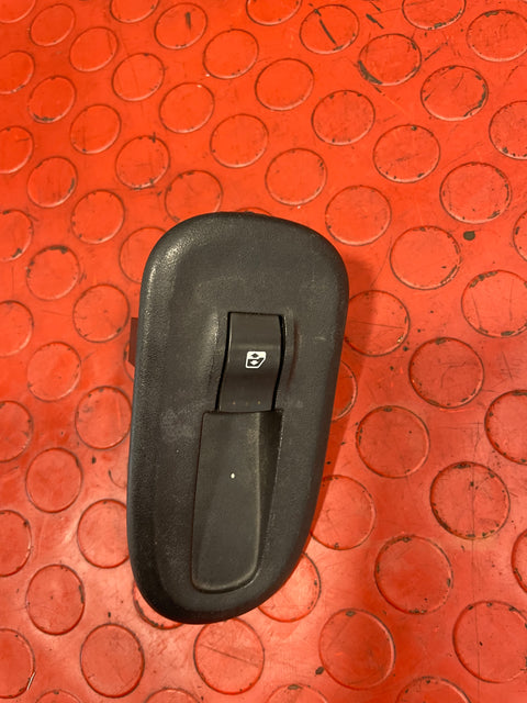 Renault Master/Vauxhall Movano/Nissan NV400 WINDOW SWITCH Passenger's Side 2.3 MK3 P/N 8200548968