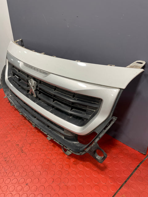 Peugeot Partner FRONT BUMPER GRILL COMPLETE W/ EMBLEM 2015-2018 P/N 99869852 / 9810963880