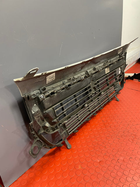 Peugeot Partner FRONT BUMPER GRILL COMPLETE W/ EMBLEM 2015-2018 P/N 99869852 / 9810963880