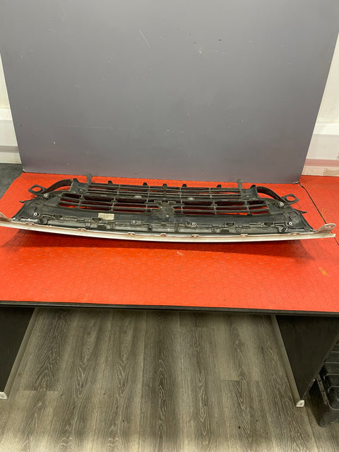 Peugeot Partner FRONT BUMPER GRILL COMPLETE W/ EMBLEM 2015-2018 P/N 99869852 / 9810963880
