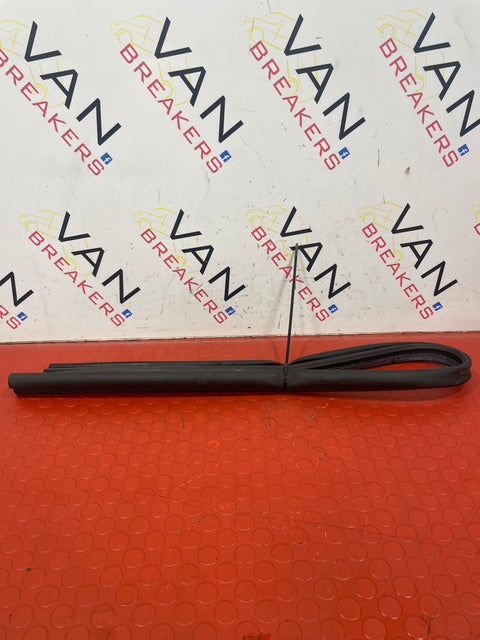 Citroen Berlingo/Peugeot Partner FRONT AIR INTAKE GRILL RUBBER SEAL 2008 >on P/N 9816782280