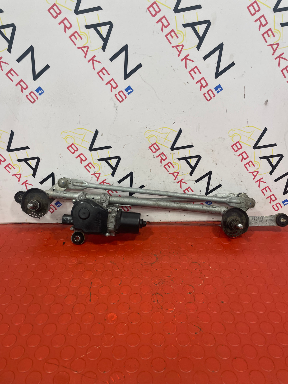 Nissan Navara WIPER LINKAGE AND MOTOR 2016 P/N 288004JA0A
