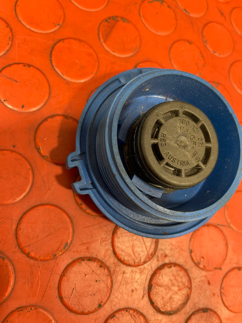 VW Audi Seat Skoda RADIATOR COOLANT EXPANSION TANK CAP (Blue) P/N 3B0121321