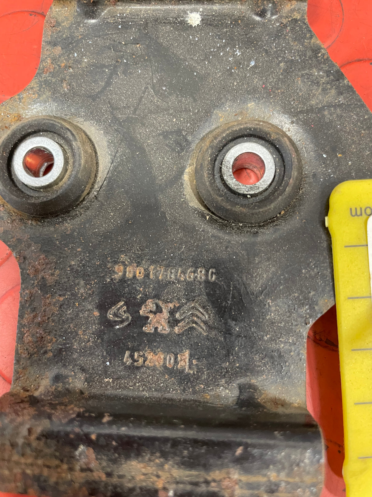 Citroen Berlingo/Peugeot Partner/Vauxhall Combo FIXING CLAMP / BATTERY CLAMP P/N 9801784680