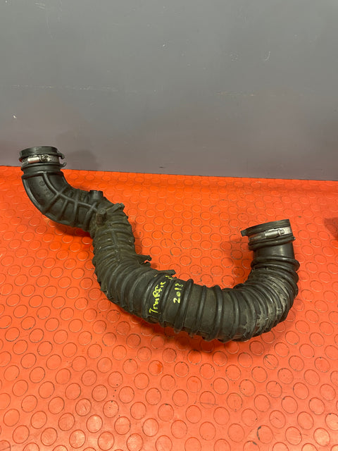 Vauxhall Vivaro/Renault Trafic/Nissan Primastar TURBO AIR INDUCTION PIPE 2.0 2001-2014 P/N 8200607746