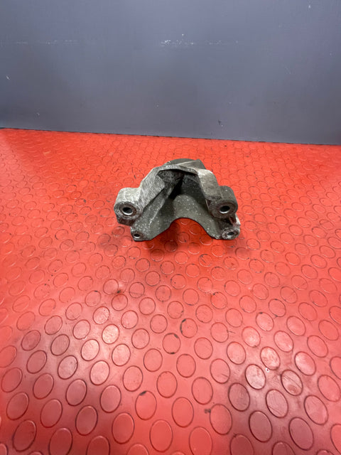 Ford Transit ENGINE MOUNT BRACKET MK7 2.4 RWD 2008 P/N 6C116037AA