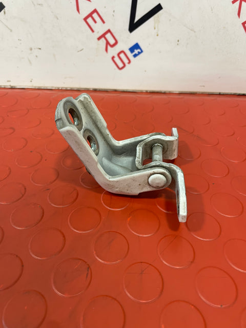 Nissan Navara D/S REAR DOOR HINGE 2015-2024 P/N 82420ZP80A