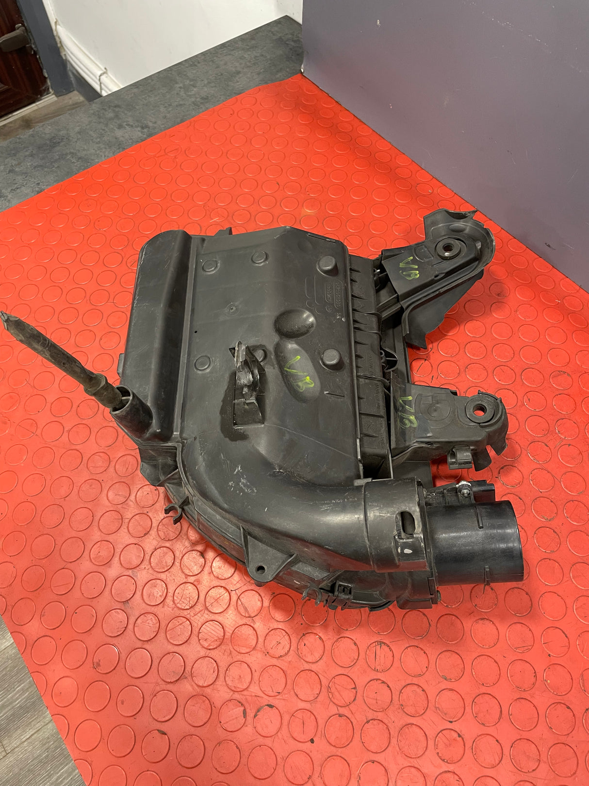 Citroen Berlingo/Peugeot Partner AIRBOX WITH AIR FLOW SENSOR & AIR FILTER (repaired hairline crack) 1.6hdi 2008-2016 P/N 9673061080-1
