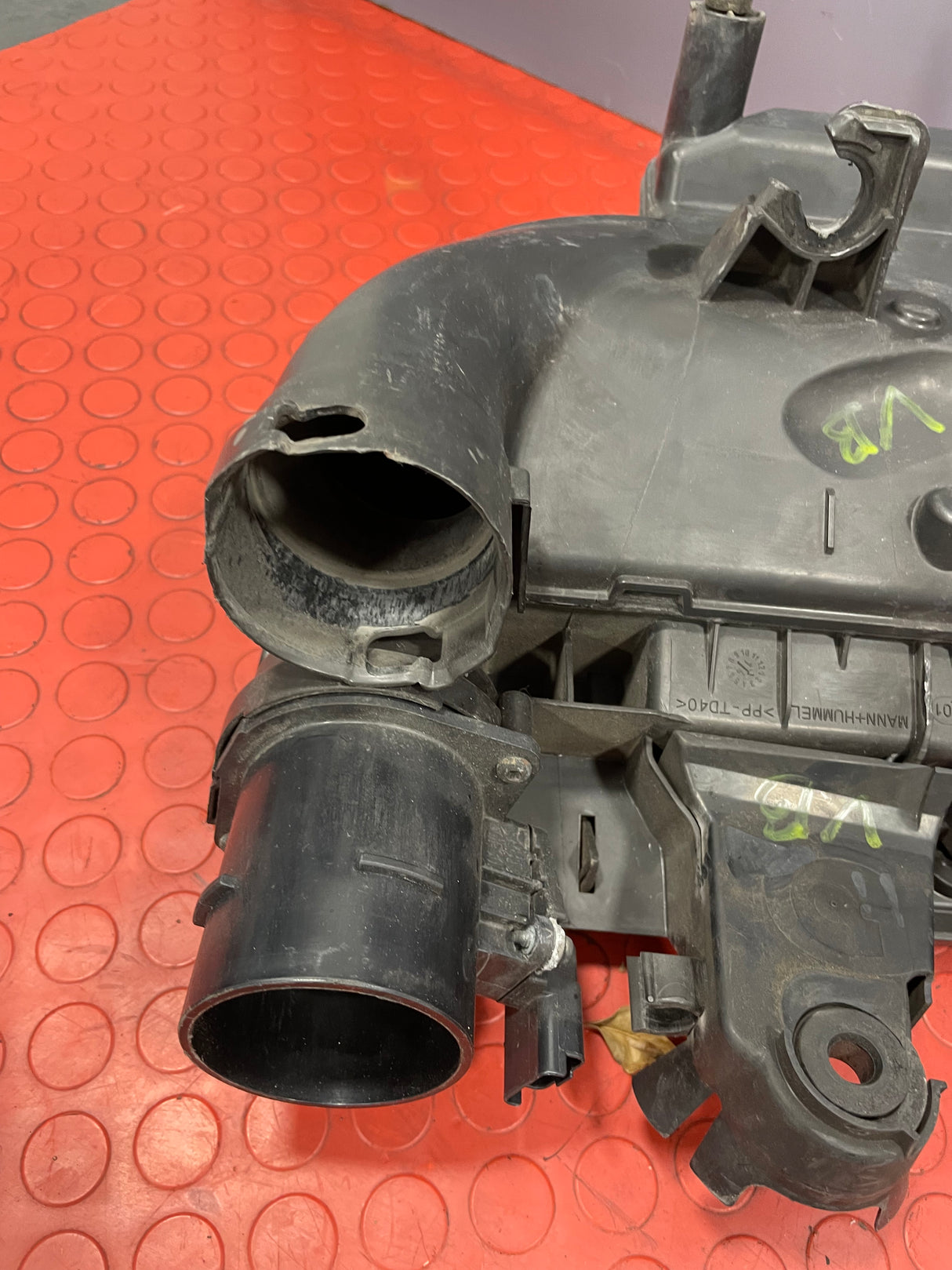 Citroen Berlingo/Peugeot Partner AIRBOX WITH AIR FLOW SENSOR & AIR FILTER (repaired hairline crack) 1.6hdi 2008-2016 P/N 9673061080-1