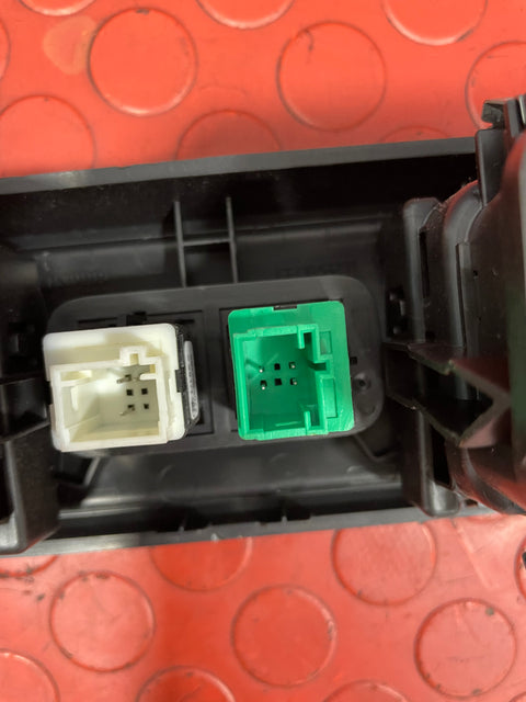 Peugeot Partner/Citroen Berlingo/Vauxhall Combo/Toyota Proace City HAZARD & DOOR LOCKING SWITCH w/ AIR VENTS 2019-2024 P/N 9817042977 / 9817043077