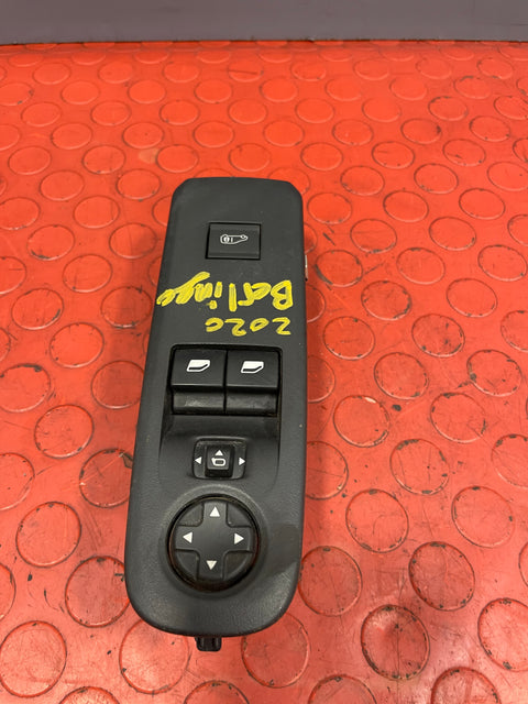 Citroen Berlingo/Peugeot Partner/Vauxhall Combo/Toyota Proace City WINDOW/MIRROR CONTROL SWITCH PANEL (1 Clip Damage) Driver's Side 2019-2024 P/N 98167922ZD