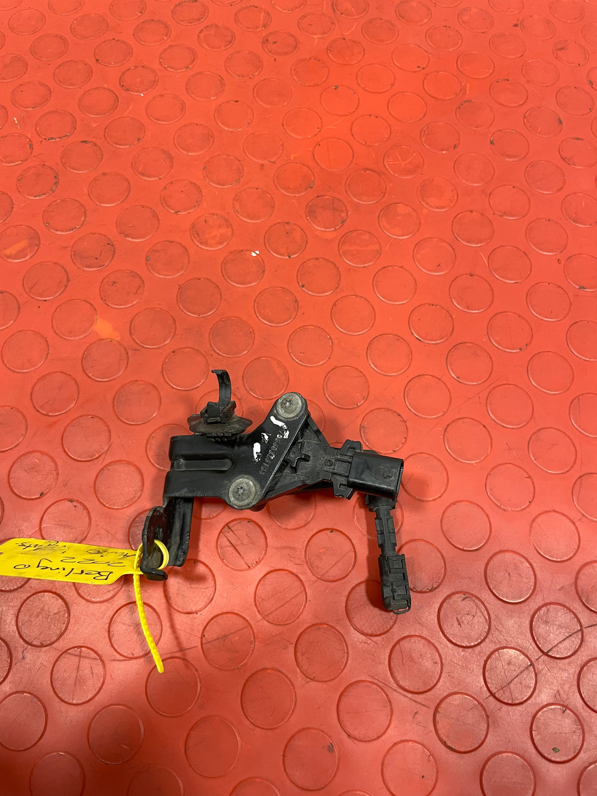 Citroen Berlingo Peugeot Partner HEADLIGHT LEVELING SENSOR AND BRACKET (LEFT SIDE) 2022 P/N9816729980